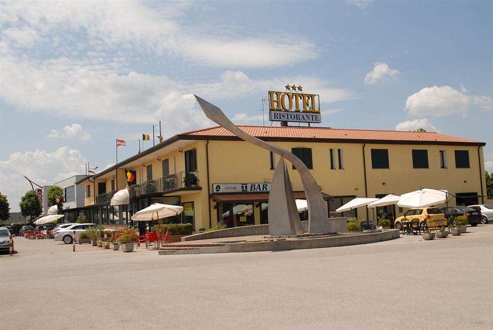 Hotel Gran Delta Di Alba-Invest Srl Rosolina Exterior foto